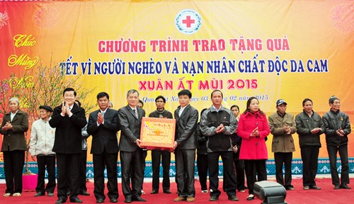 President Sang congratulates border soldiers, civilians in Lao Cai happy Tet - ảnh 1